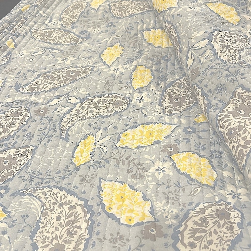 Joie paisley blue and yellow home 100%cotton 88”X94” full/queen size quilt EUC
